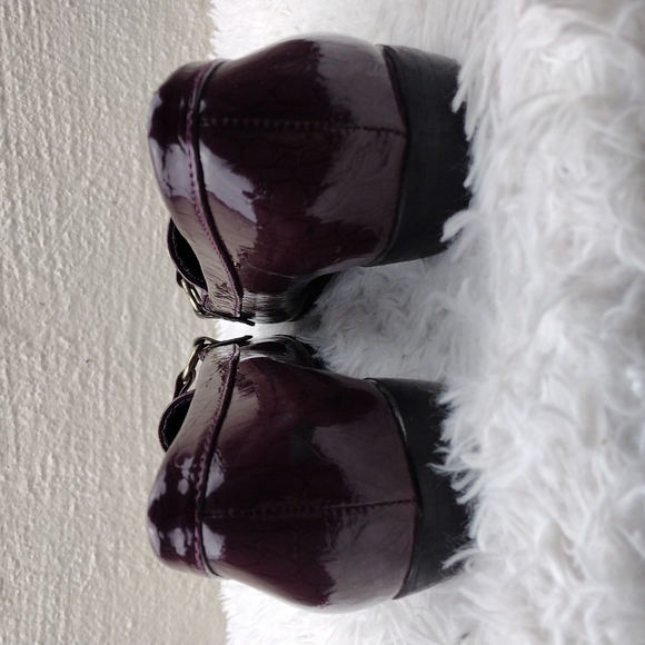 Classique Purple Lizard Faux Patent Leather Slip On Low Heel Loafer Shoe - Picture 6 of 15